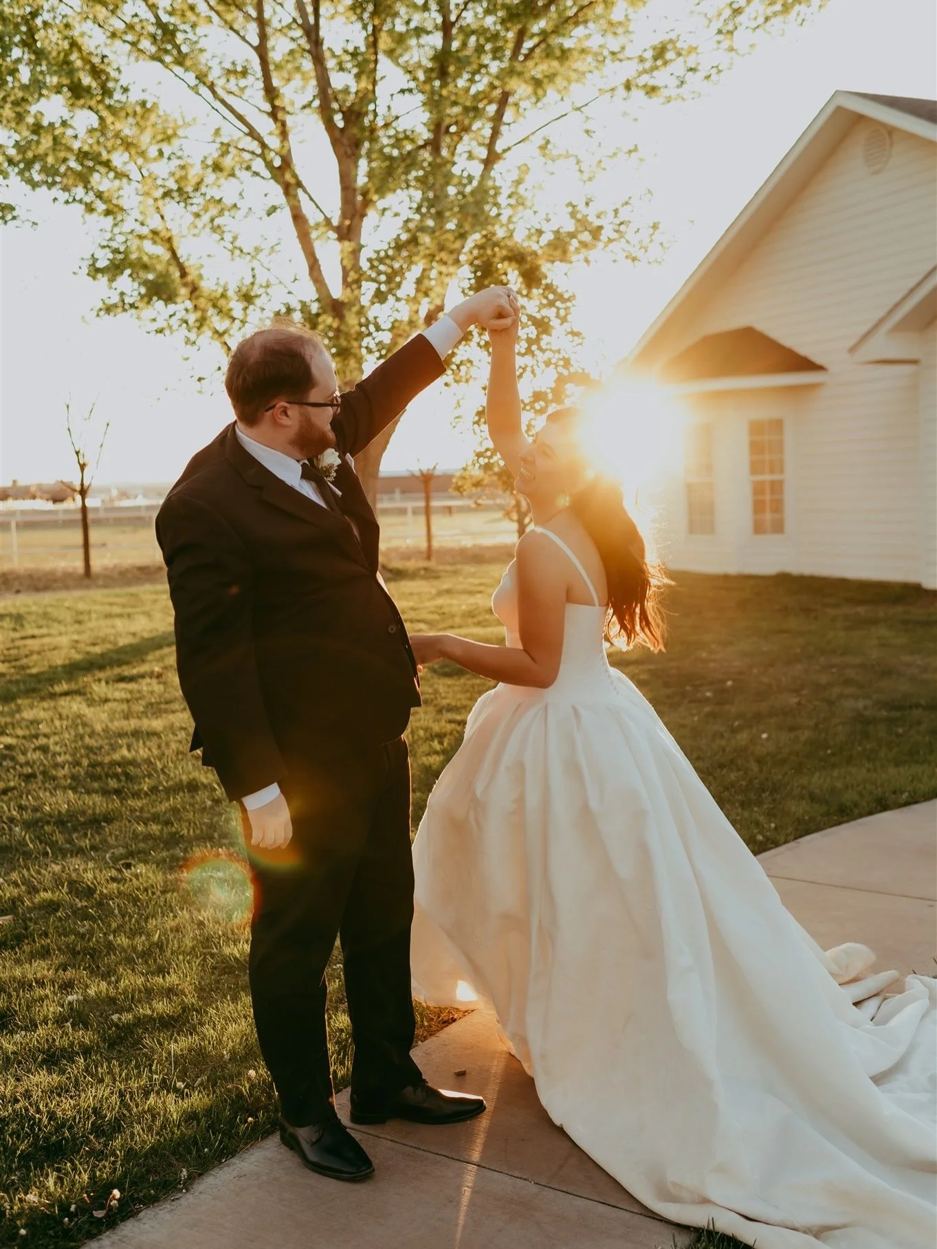 Morgan &amp; Alex 

Venue: private estate 
Floral: @albuquerquefloristweddings 
HMU: @kerbiheleneartistry 
Gown: @luv_bridal 
Photographer: Lexie &amp; Bri