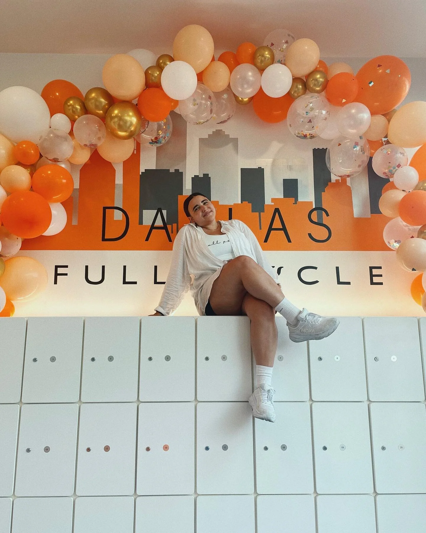 4 mf&rsquo;ing years @fullpsycledallas 🫶 i&rsquo;m so thankful for the part get to have in this community, ily 🤍 

ps. balloon arch made by yours truly &amp; @megleigh923