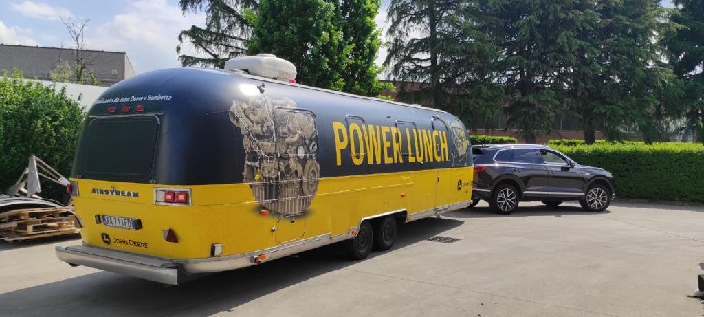 john-deere-food-truck-tour-italy-004.jpg