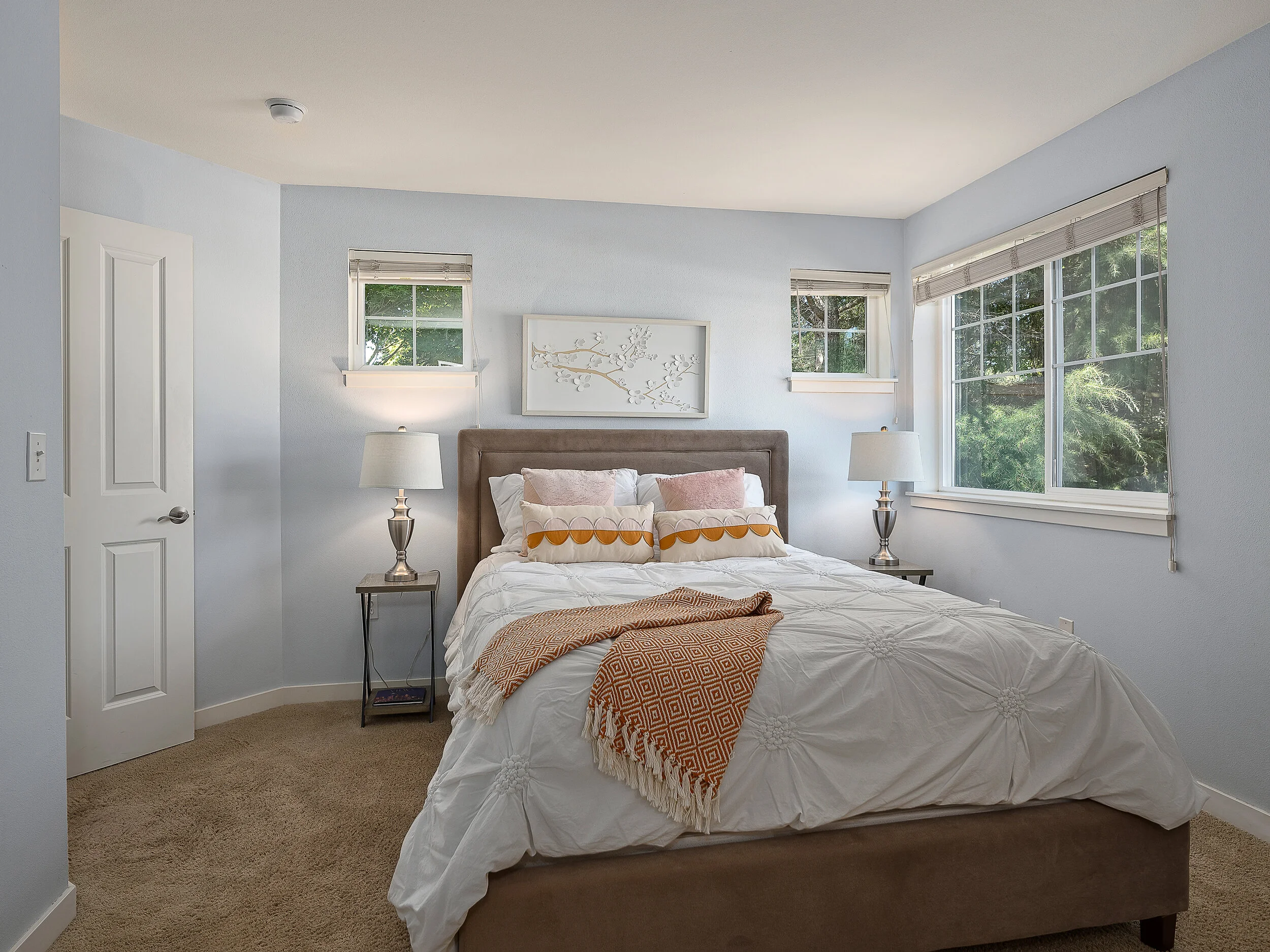 Everett Townhouse Guest Room - ENVISION HOME PHOTOS - Real Estate Photographer