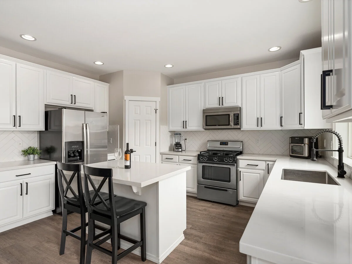 Bothell Kitchen - ENVISION HOME PHOTOS - Real Estate Photography