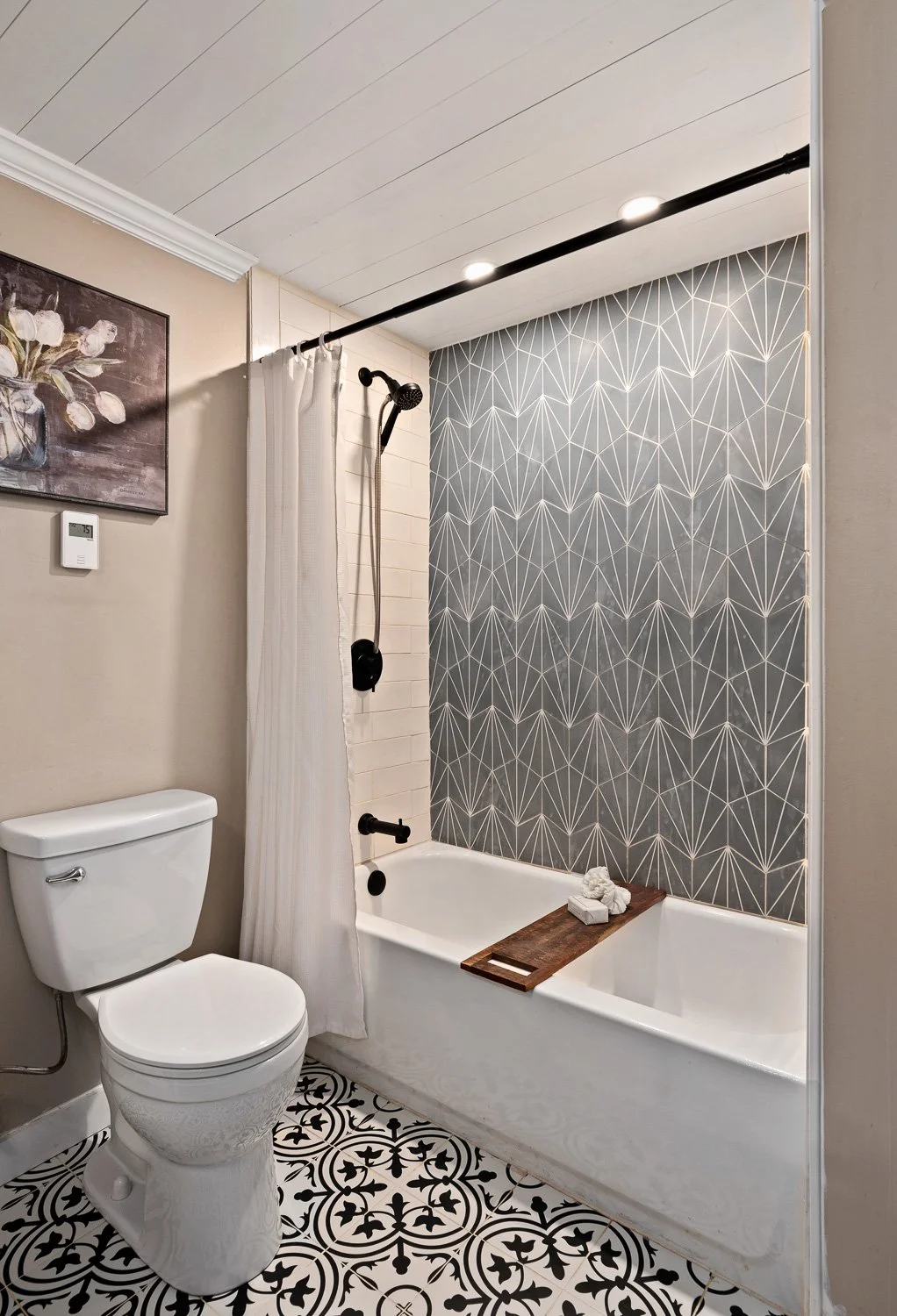 Monroe Geometric Tile Bath - ENVISION HOME PHOTOS - Real Estate Photography