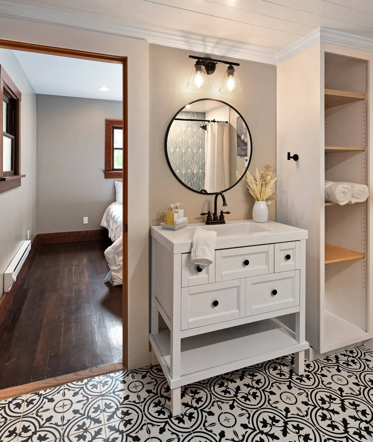 Monroe Bathroom - ENVISION HOME PHOTOS - Real Estate Photography