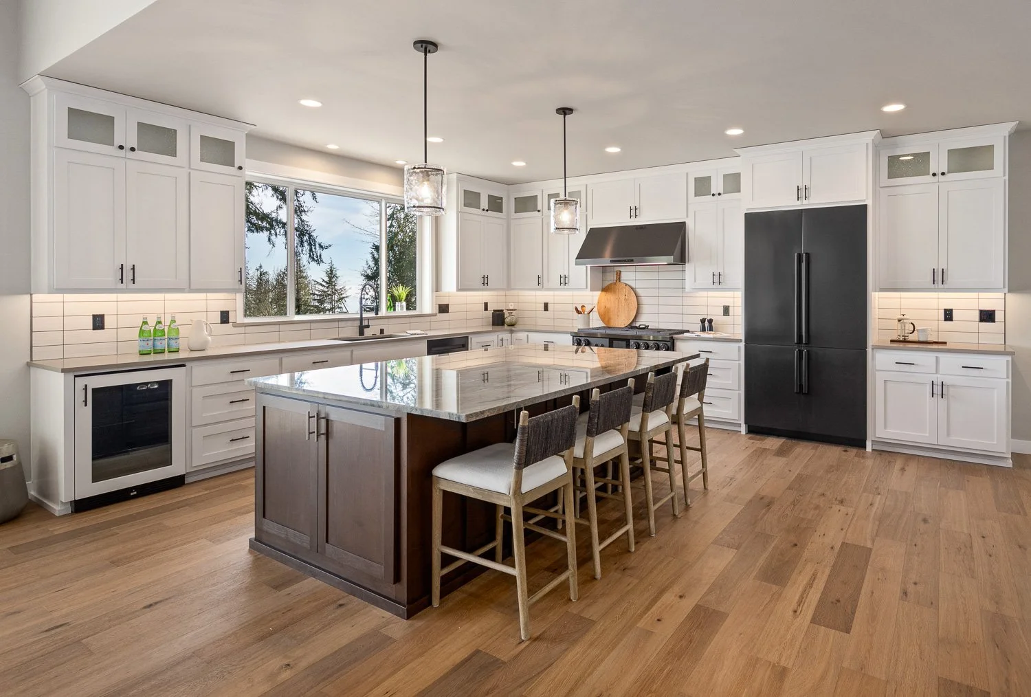 Camano Island Kitchen - ENVISION HOME PHOTOS - Real Estate Photography