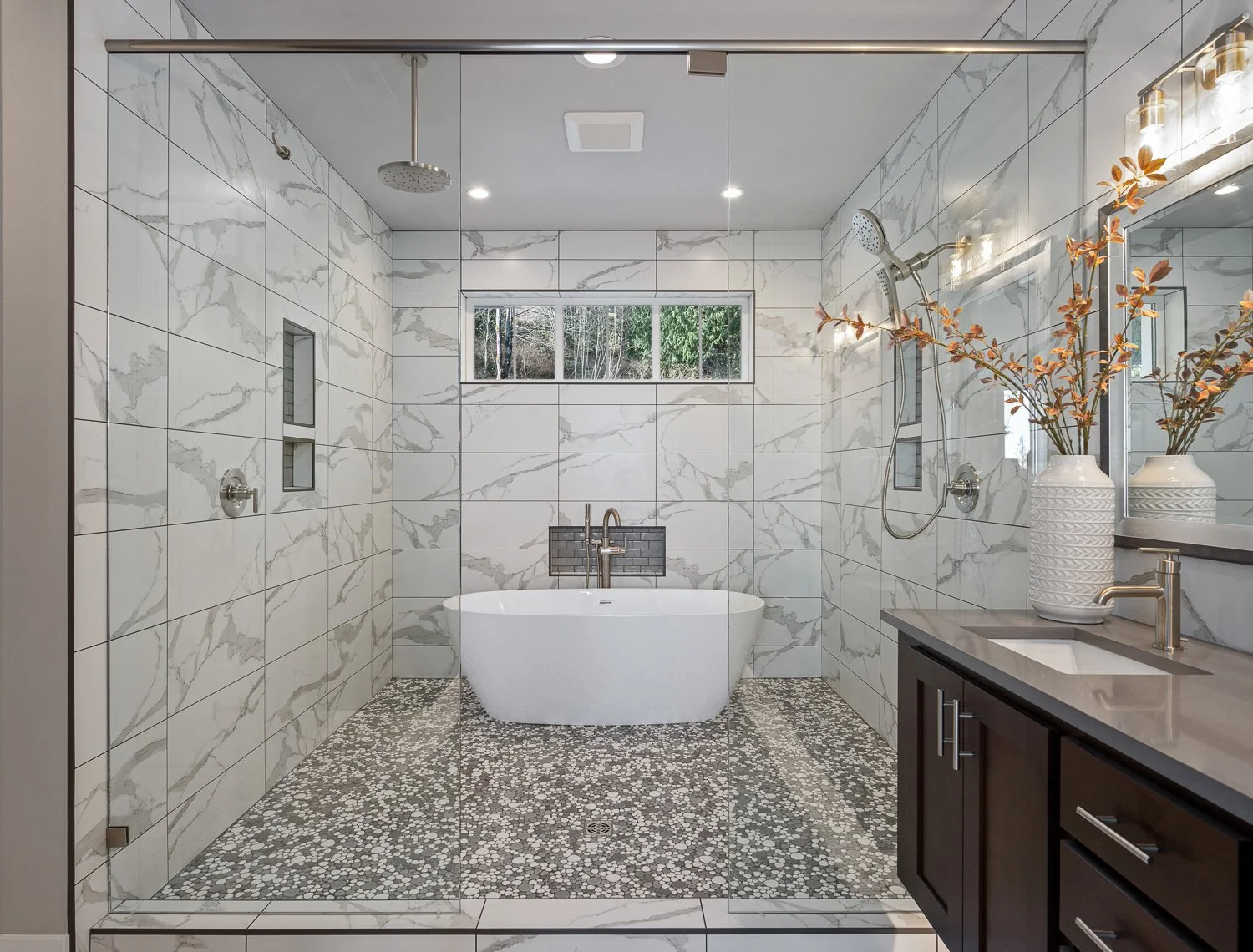Camano Island Wet Room Bathroom - ENVISION HOME PHOTOS - Real Estate Photography