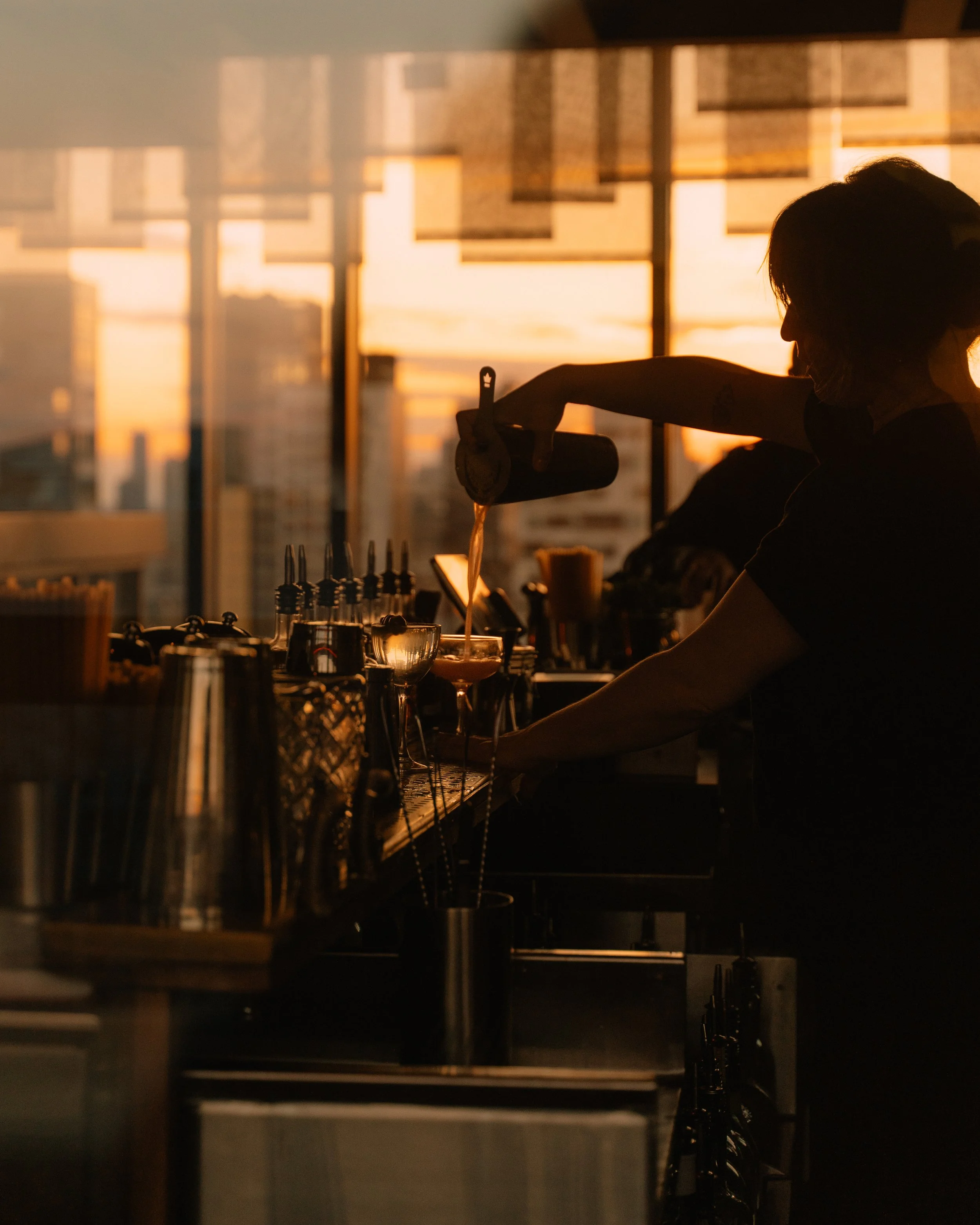 bartender-making-cocktails-at-daintree-rooftop-bar-09096.jpg
