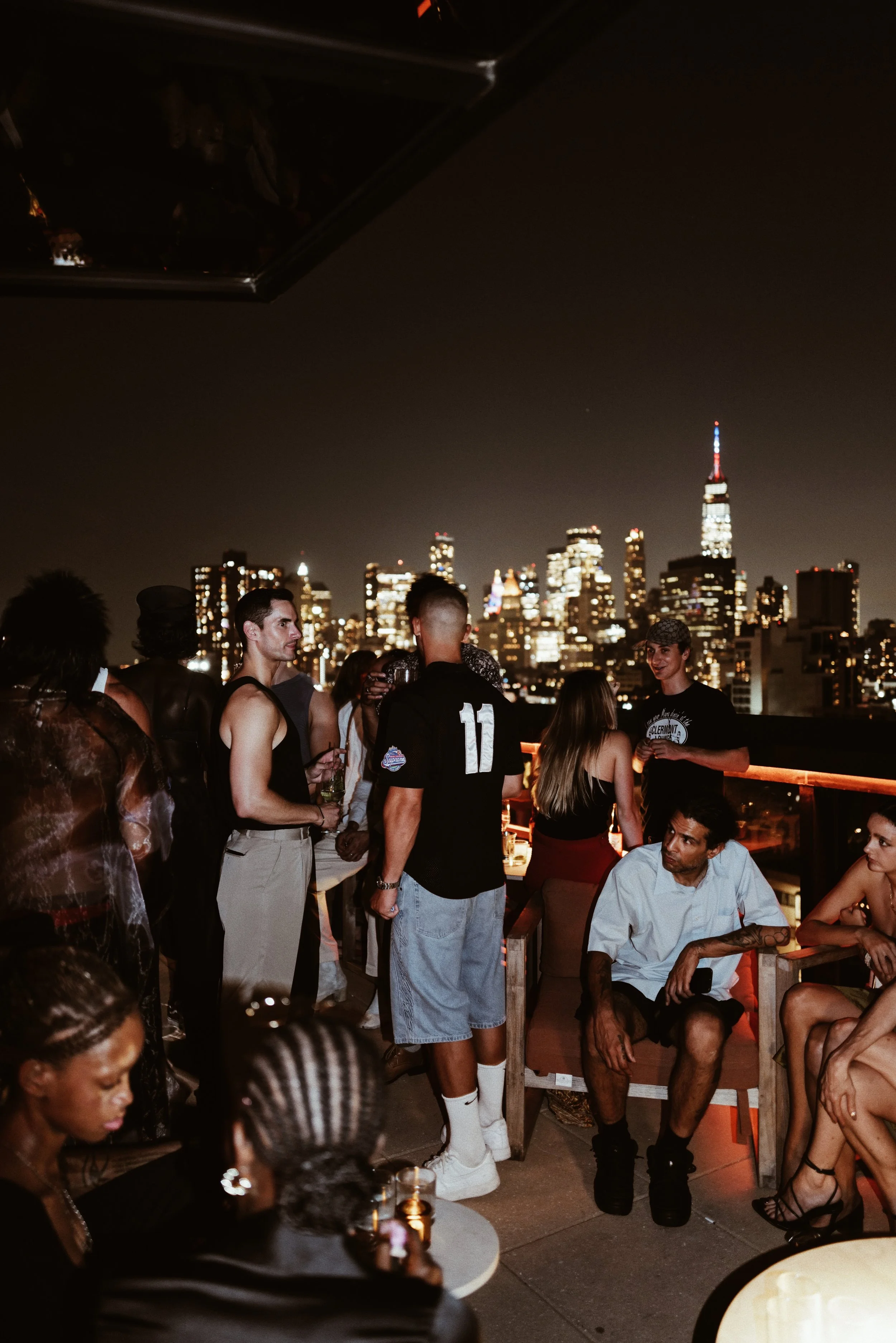 cocktails-with-lemon-at-daintree-rooftop-bar-nyc-EnjoyingcocktailsonarooftopinNYCatnight.jpg.jpg
