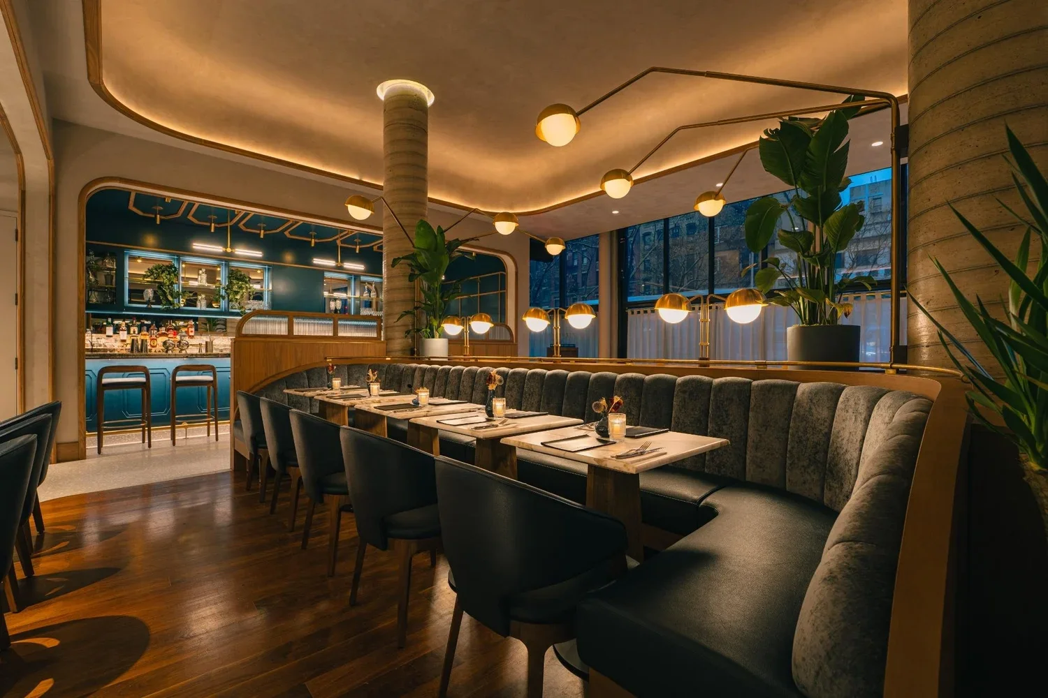 isla-and-co-les-dining-room-interior-evening (1).webp