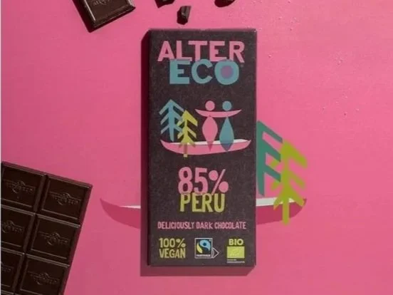 AlterEco+Dark+Chocolate+85+Peru_pink+background.jpg