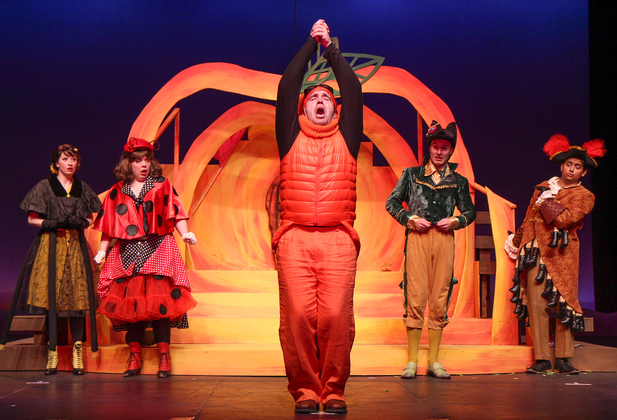 photo by Beth Curley/Julian Wiles James and the Giant Peach , 2017 playing Earthworm