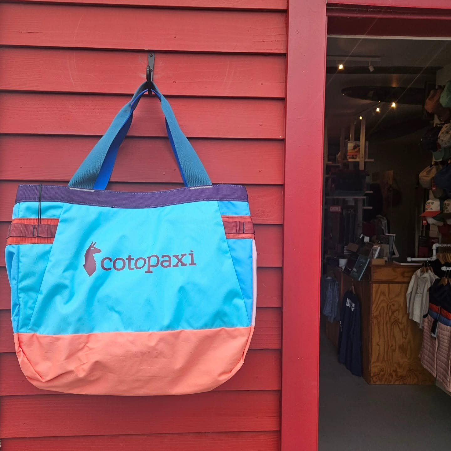 The boat-diaper-wetsuit-ski boot-trunk-beach-everything-bag. A few in stock. Colors vary. 10/10. 👌