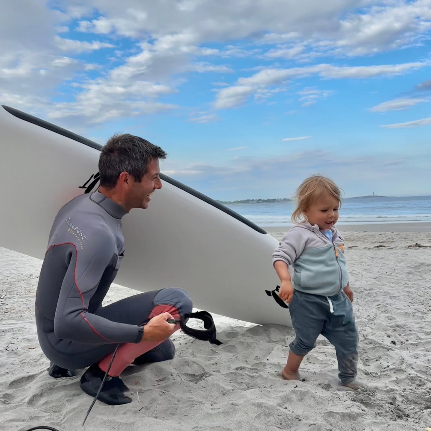 Rental fleet locked and loaded.
Tent going up at Long Beach.
Surf + Paddle schedule up online.
Waves! (Now we just need this wind to calm down).

Board barn open 'til 4.

Feels like summer around these parts! ☀️🌊