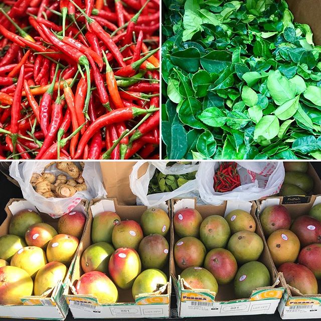 Something spicy 🌶 , fragrant 🍃, and sweet 🍑... always enjoy choosing our fresh produce to make those Thai flavors sing 🎶 #freshfoodwholefood #simplepleasures #letscooksomethingdelicious