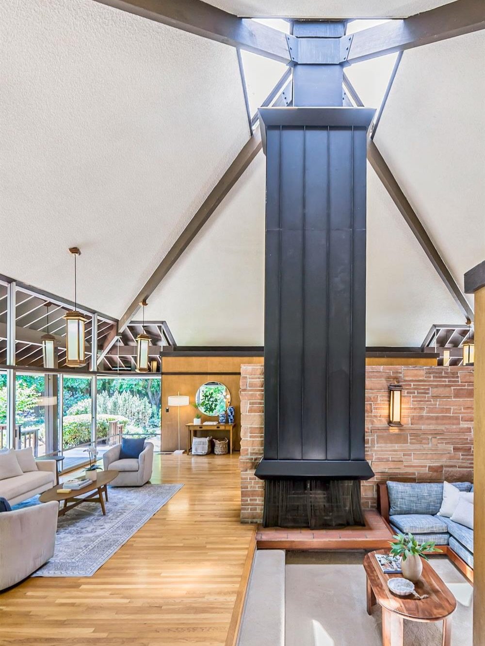 A Carter Sparks time capsule in Davis. 😭🙌
All original, all custom, and all the MCM vibes I&rsquo;ll ever need. This is exactly what Modernism is supposed to feel like ✨ Would you live here? 

〰️ Comment &lsquo;SPARKS&rsquo; for the listing details