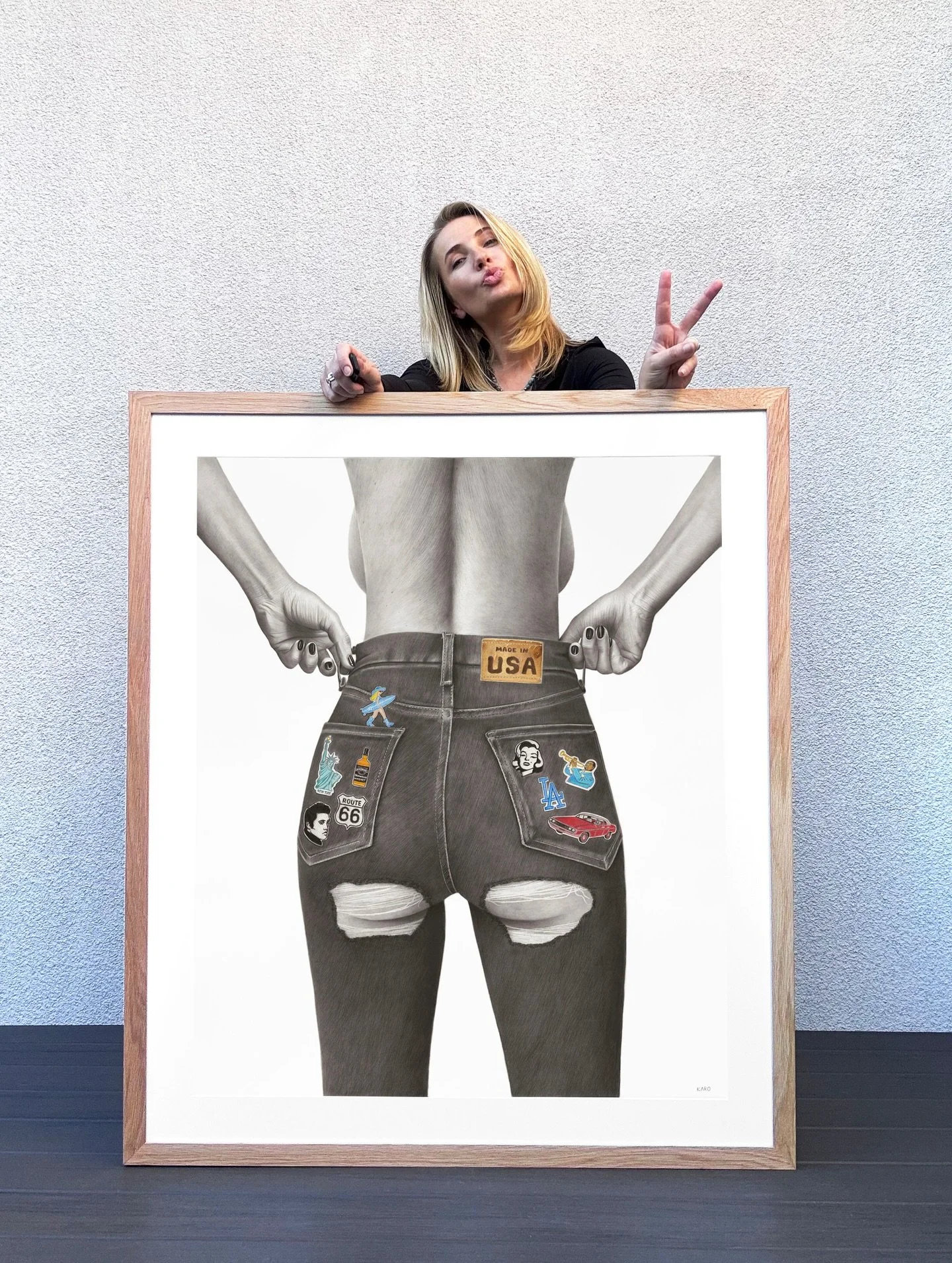 I had fun creating this one!
&rdquo;HIGHRISE&rdquo;
Graphite, charcoal &amp; oiled colored pencil on archival paper.
43 x 37 in.
#popartstyle #contemporarypopart #realisticart #karolinaleonte #originalartforsale