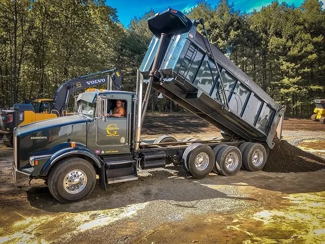 Got A Load Coming Through!

Finishing up some of the site work at clients home. Grabbed some nice shots of the Tri-Axle delivering some topsoil.

#excavator
#excavation
#volvo 
#sitework 
#earthworks 
#menatwork 
#madeintheusa 
#carhartt 
#constructi
