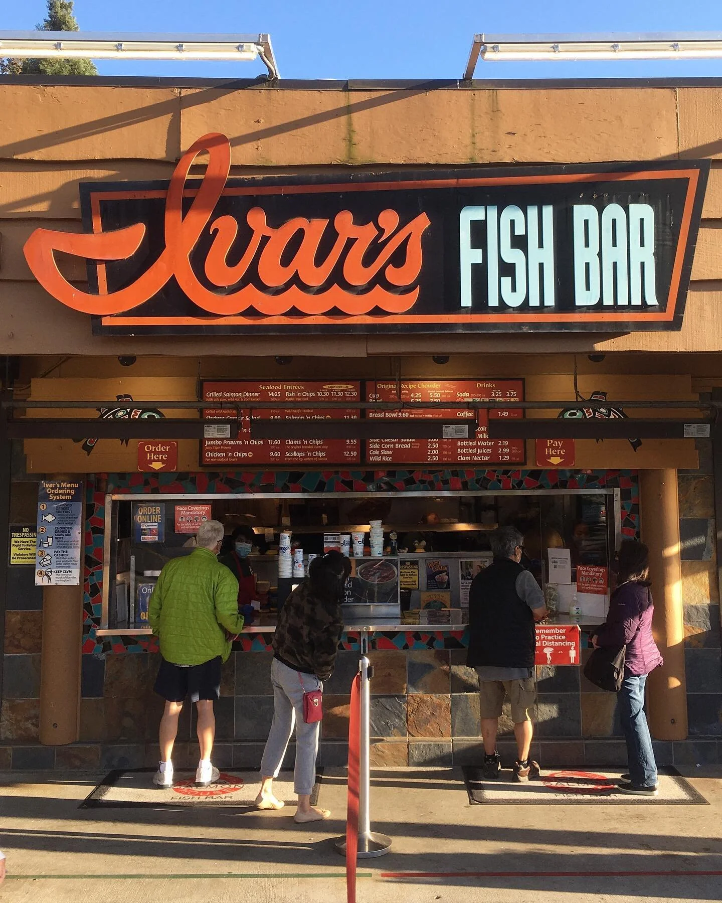 A Seattle classic, with some incredible wavy type.
&mdash;

#seeninseattle #ivarsfishbar  #ivars #design #seattle #type #seattledesign #signage #sign #vintage #vintagesign #seattlegraphicdesign #graphicdesign #design #typography #seattletype #pnw #no