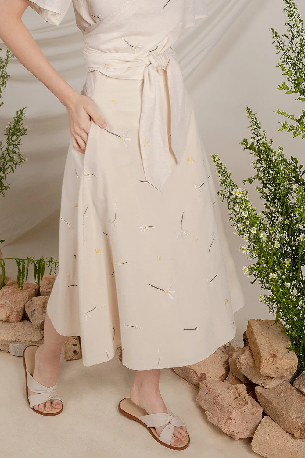 midi skirt ivory