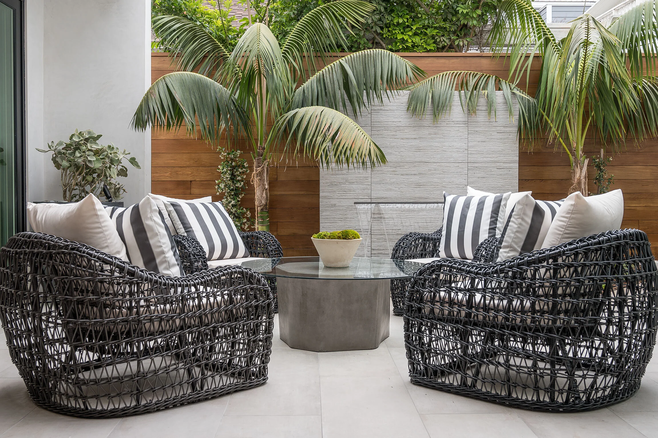 302_Iris_Courtyard-3.jpg