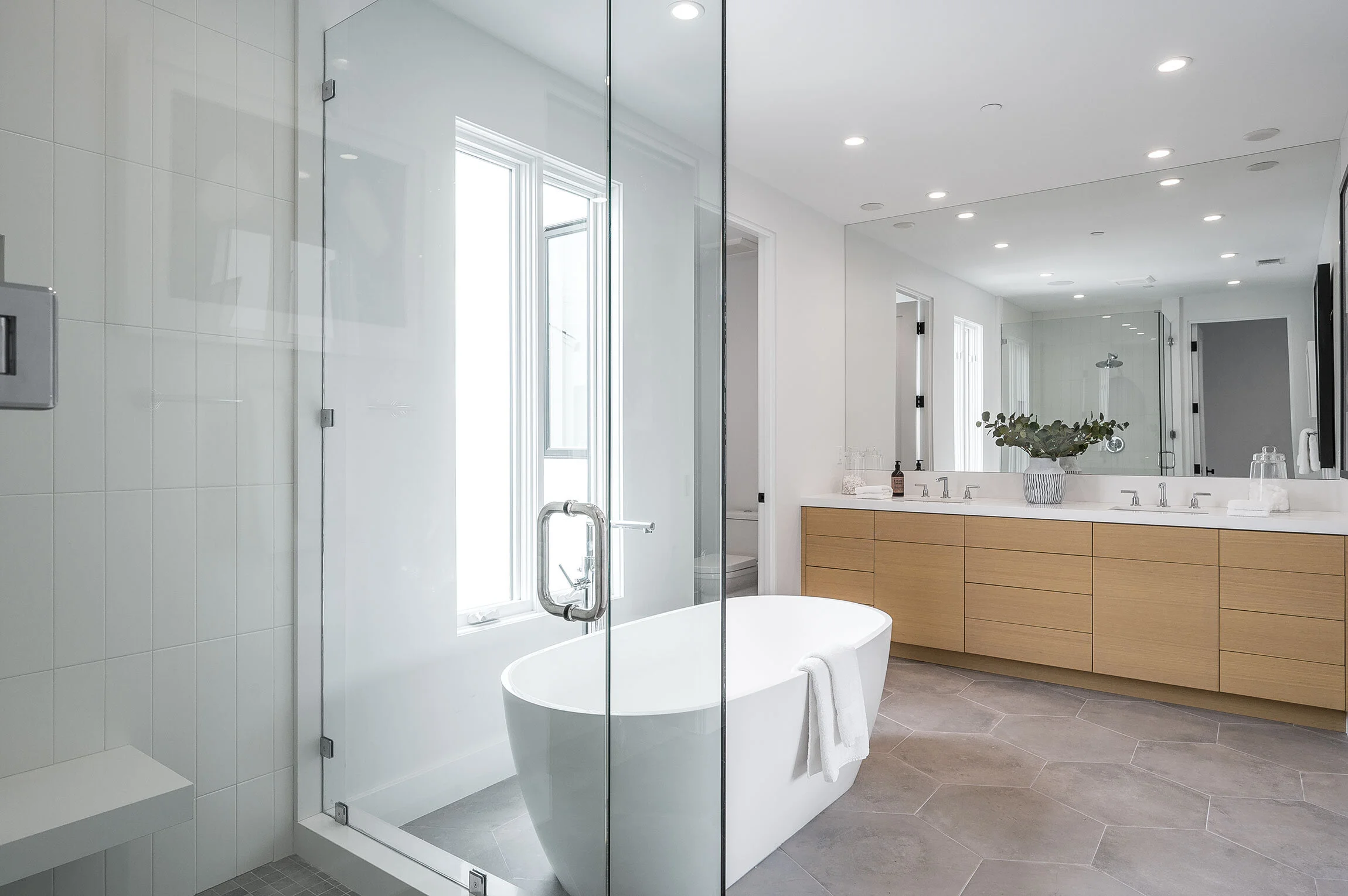302_Iris_Master-Bathroom-2.jpg