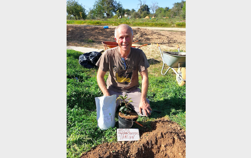 Miguel_planting_arbutus_mycorrhizae1.jpg