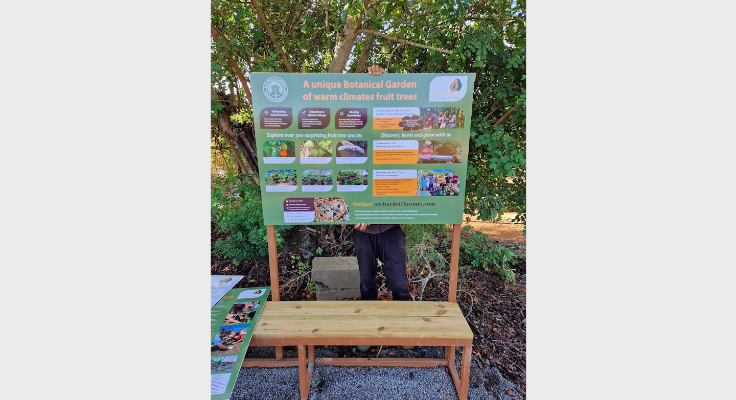 Botanical_garden-Information_board.png