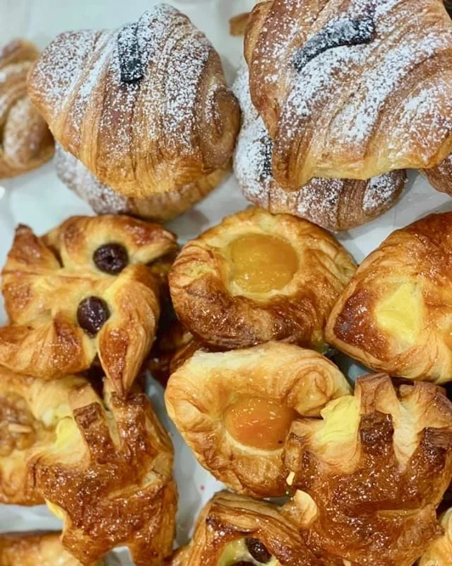 Mondays are for chocolate croissants and danishes 😍 Make your day better and grab yourself one (or more) of these with a fresh coffee 🤤 #parapbakery ⠀⠀⠀⠀⠀⠀⠀⠀⠀
. ⁠⠀⠀⠀⠀⠀⠀⠀⠀⠀
.⁠⠀⠀⠀⠀⠀⠀⠀⠀⠀
.⁠⠀⠀⠀⠀⠀⠀⠀⠀⠀
.⁠⠀⠀⠀⠀⠀⠀⠀⠀⠀
.⁠⠀⠀⠀⠀⠀⠀⠀⠀⠀
.⁠⠀⠀⠀⠀⠀⠀⠀⠀⠀
#darwin #darwinlife #darwinstyle #darwincafe #darwinfoodies #darwinevents #darwinbakery #picnic #darwin #food #foodie #life #delicious #yummy #boundlesspossible #freshbread #bakedfresh #ntlife #darwinnt #tourismnt⁠ #mondayblues #monday #coffee #grinderscoffee