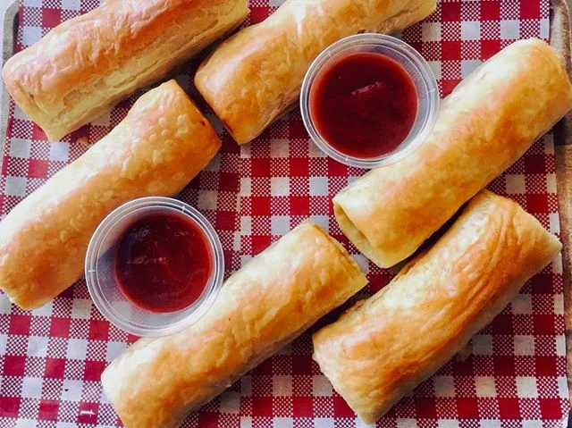 Is there anything better than a classic sausage roll and tomato sauce for lunch 🤤 We make them fresh everyday! #parapbakeryatgateway⁠
. ⁠
.⁠
.⁠
.⁠
.⁠
.⁠
#darwin #darwinlife #darwinstyle #palmerstoncafe #palmerston #gatewaynt #darwinfoodies #darwinevents #handmade #darwinbakery #picnic #food #foodie #life #delicious #yummy #boundlesspossible #freshbread #bakedfresh #ntlife #darwinnt #tourismnt⁠ #mondayblues #monday #coffee #grinderscoffee