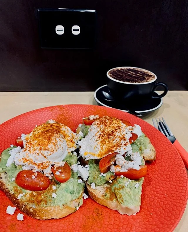 Power up with our smashed avo 🙌🏼 Packed with natural fats (the good kind) and protein with the eggs, this is possibly the perfect meal. Charge your phone whilst you enjoy this treat and you're set for the day 👏🏼 #parapbakeryatgateway⁠
⁠
⁠
. ⁠
.⁠
.⁠
.⁠
.⁠
.⁠
#darwin #darwinlife #darwinstyle #palmerstoncafe #palmerston #gatewaynt #darwinfoodies #darwinevents #handmade #darwinbakery #picnic #food #foodie #life #delicious #yummy #boundlesspossible #freshbread #bakedfresh #ntlife #darwinnt #tourismnt⁠ #mondayblues #monday #coffee #grinderscoffee