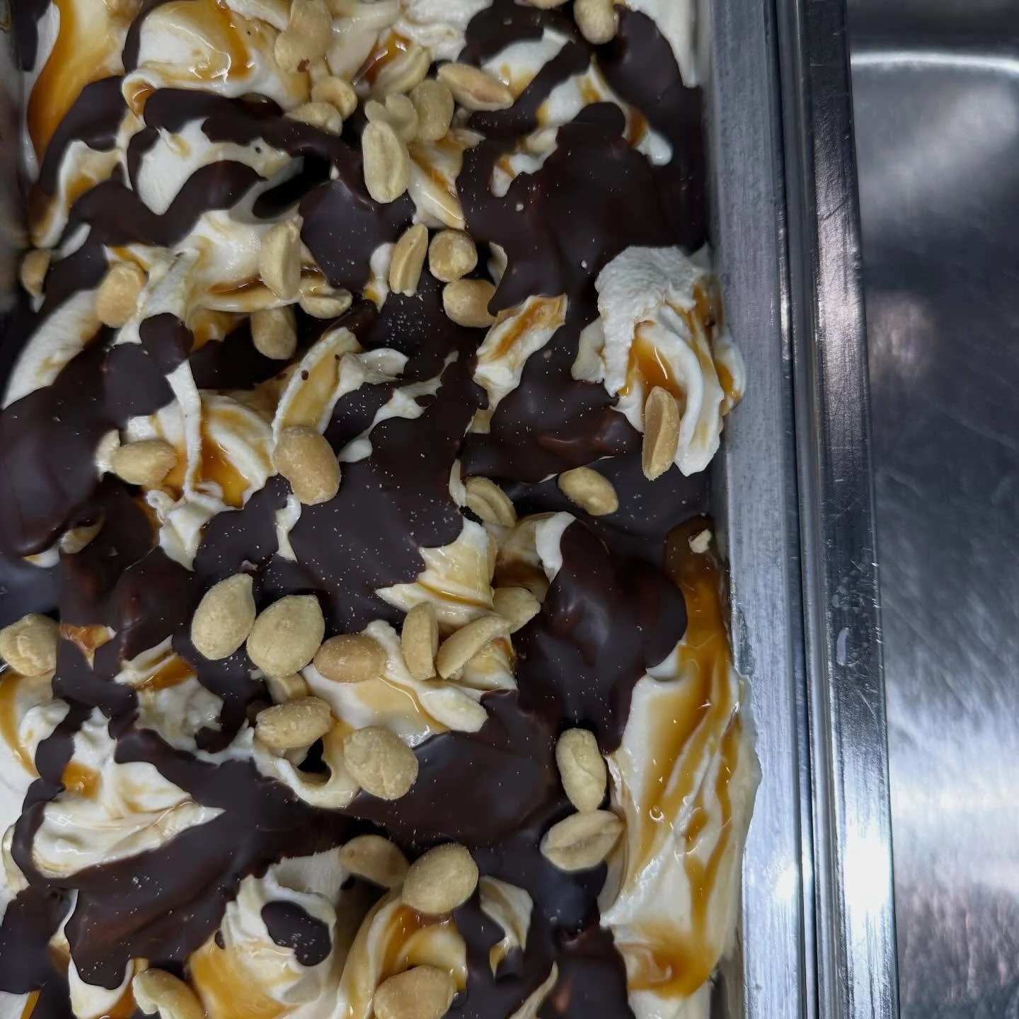 We had our friends in from @antonelli_uk this morning helping us create some new flavours and design some new recipes 💙. 

Some pretty epic flavours on today for a rainy Thursday so please come down and tell us what you think. 

Snickers // Maple Pa