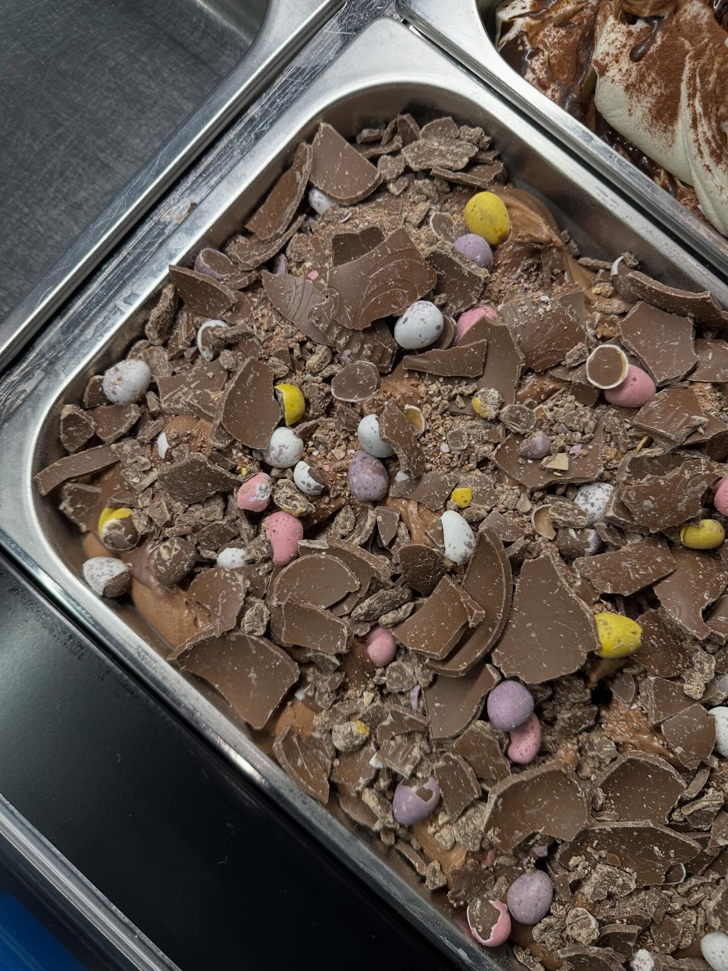 Easter Sundae - Gianduja// Mini Eggs// Easter Egg 

Scooping 1pm - 9pm, even in the snow ⛄️