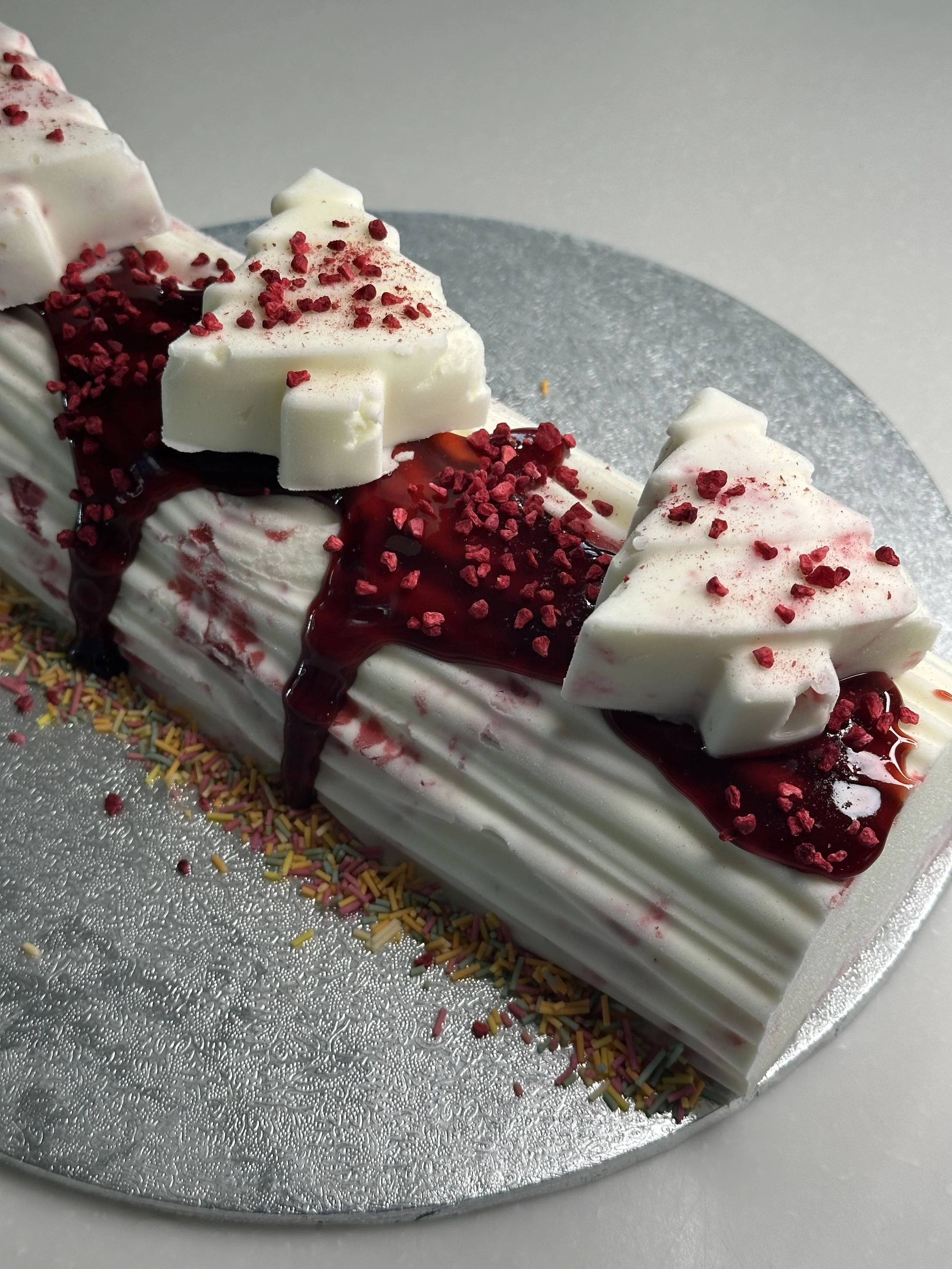 Raspberry yule log 1.jpeg