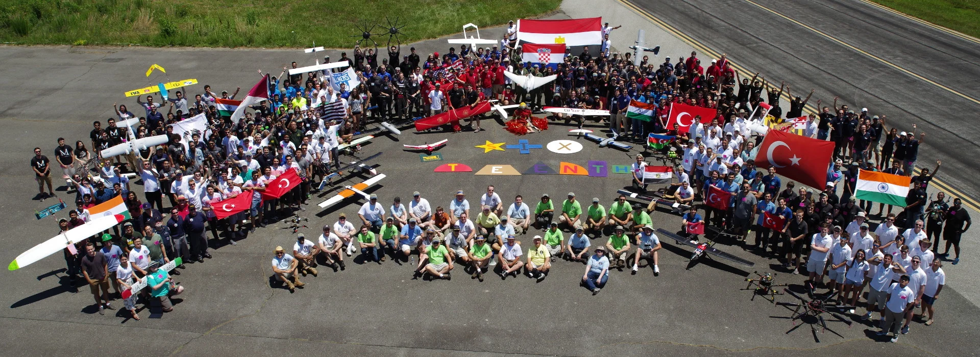 auvsi_suas-2018-group_photo.jpg