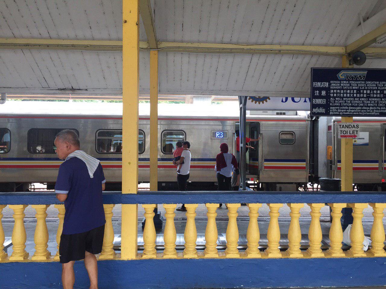train 3.jpg
