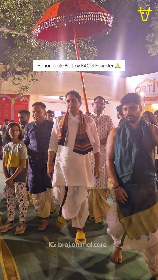 β¨ A blessed moment for Braj Animal Care at Durgotsav Delhi 2025 β¨
We were humbled to welcome Gaudiya Peethadhishwar Shri Chandan Goswami Maharaj — a prolific spiritual teacher from the ancient Shri Radharaman Temple in Vrindavan, and the found