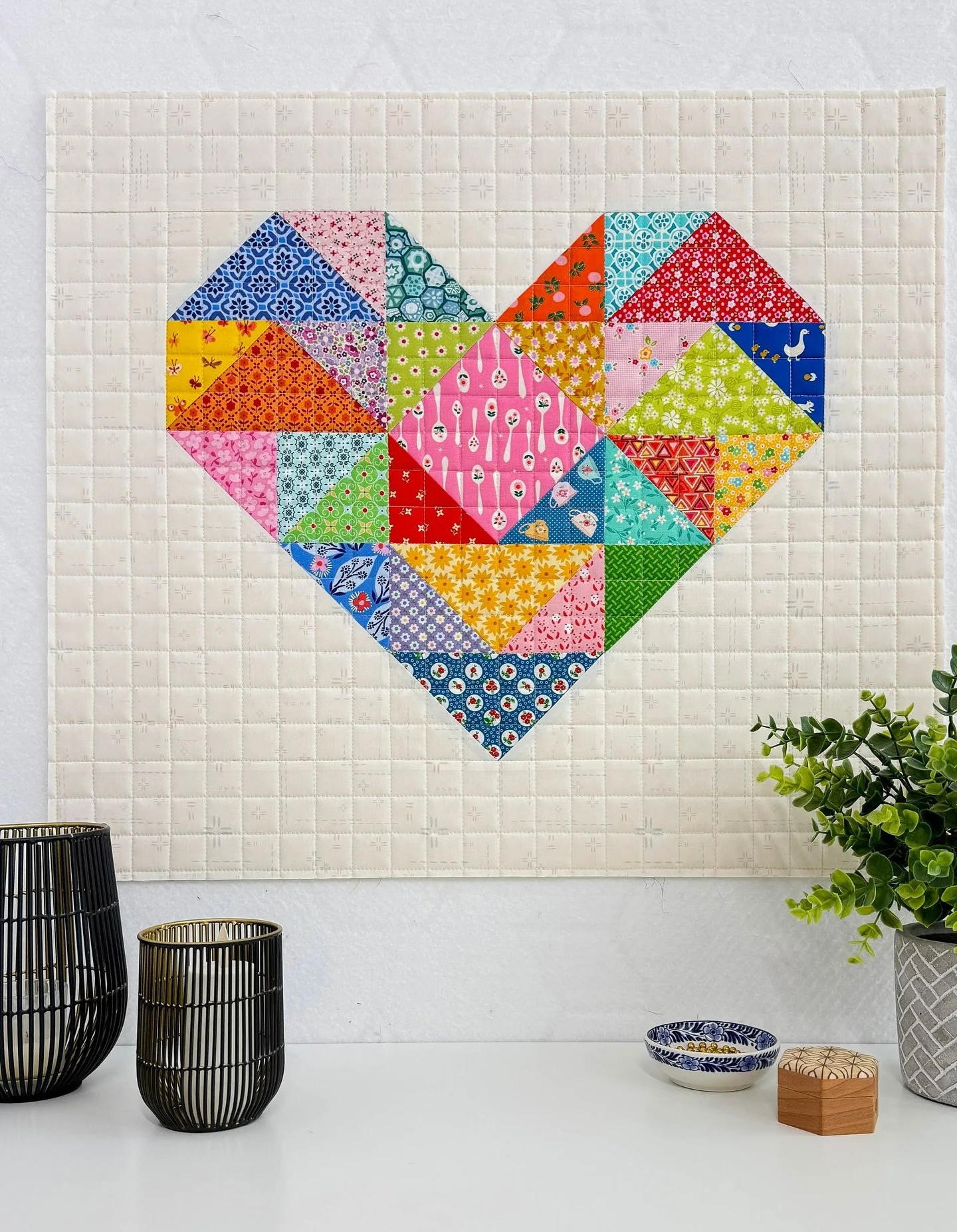 My friends at @missouriquiltco gave me a fun challenge:

🔵 I had to make one of my favorite blocks in my typical style
⏺️ Next, that same block had to be reimagined! I had to make it again, but go fully out of the box.

Isn&rsquo;t that a great idea