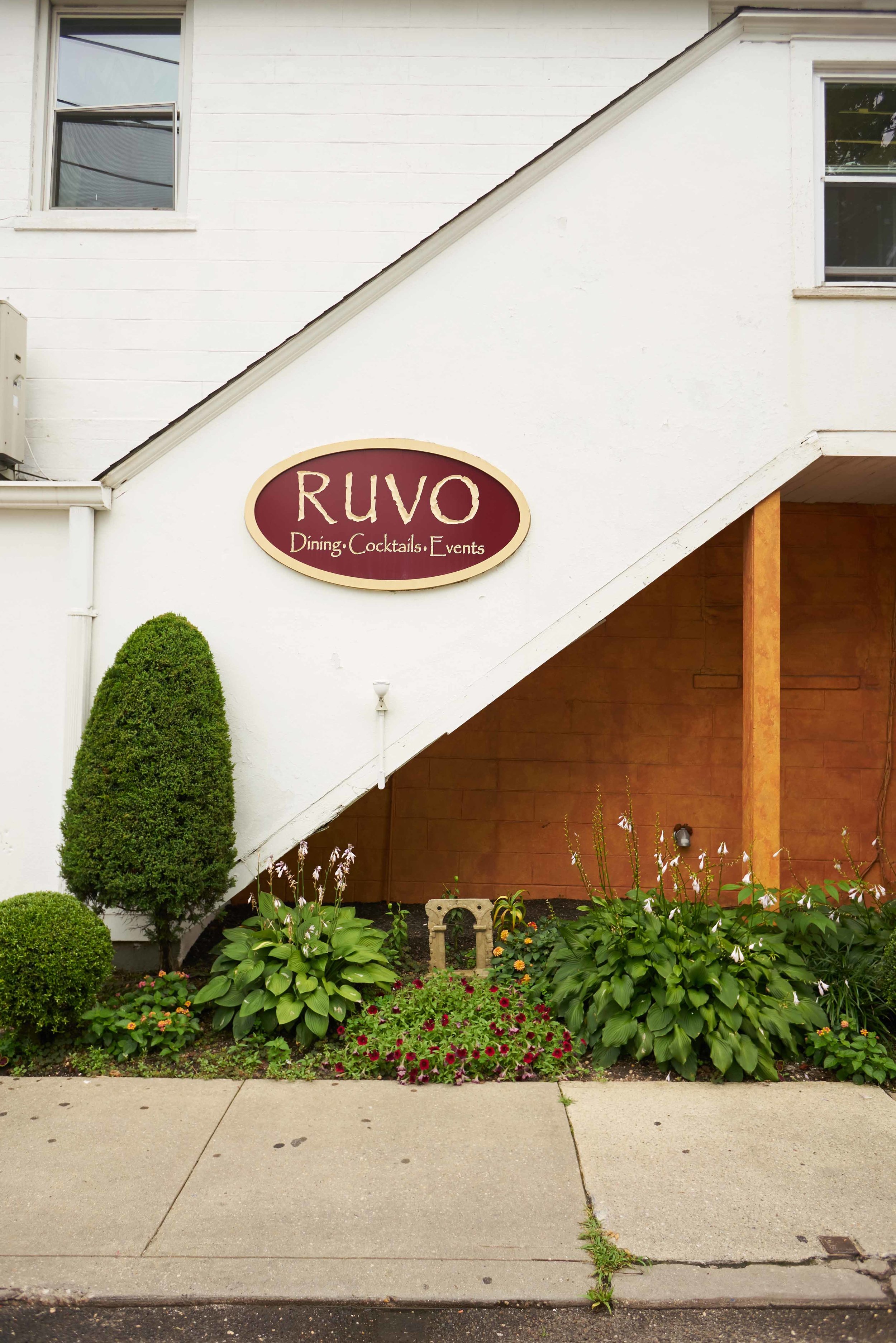 Ruvo_Greenlawn_87001.jpg