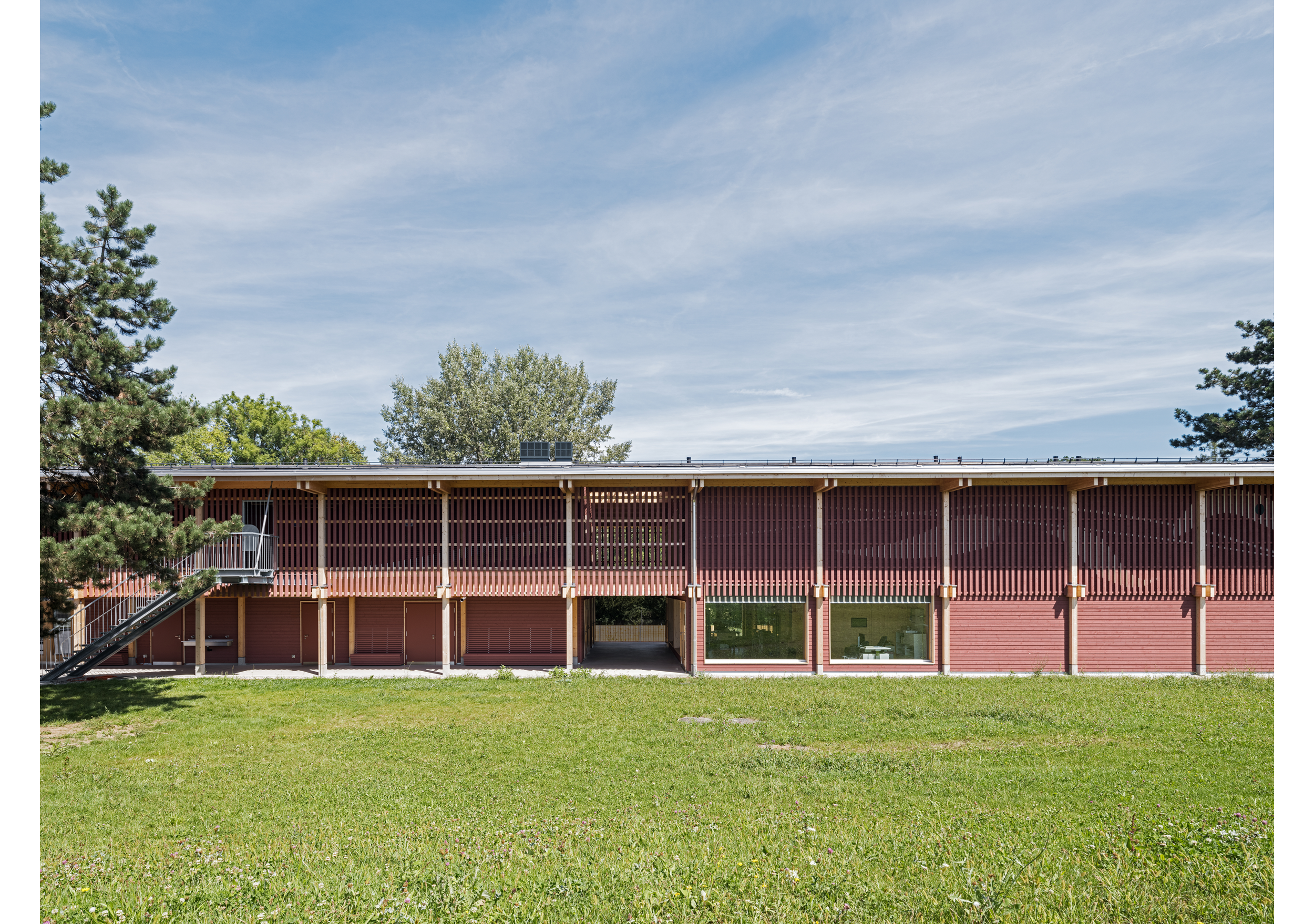 garderoben- und clubgebäude hönggerberg_aussen süd1_mentha-walther-architekten.png