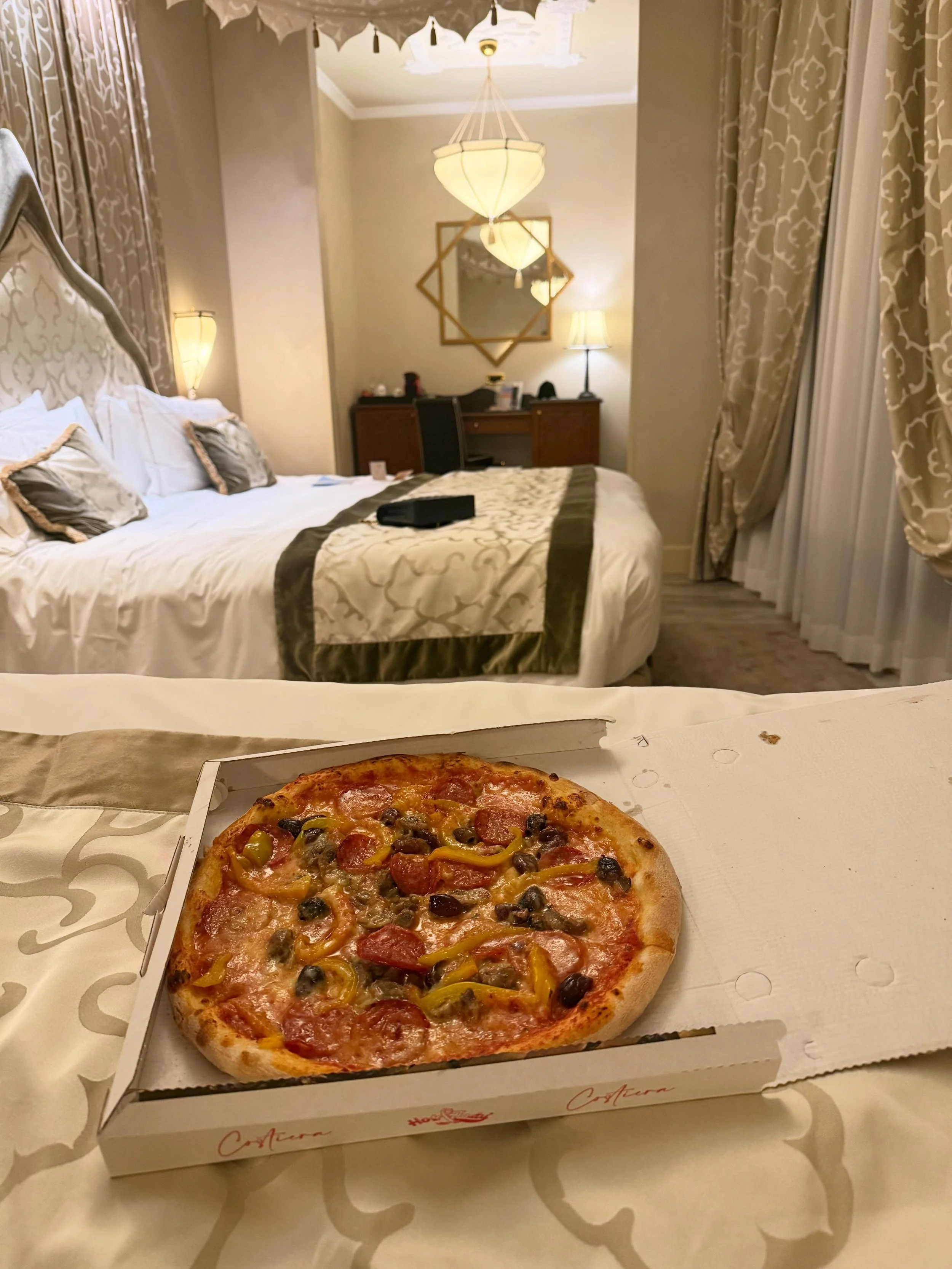 Pizza and fun type of girl 😋
