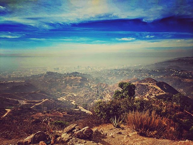 I love a good Hike! #hollywoodhills such a stunning view!
I defo burned some carbs!
#LosAngeles #LA #Hollywood #unitedstates #hiking #Nature #hills #skyline #clearsky #2019 #filmworld #dreamy #view