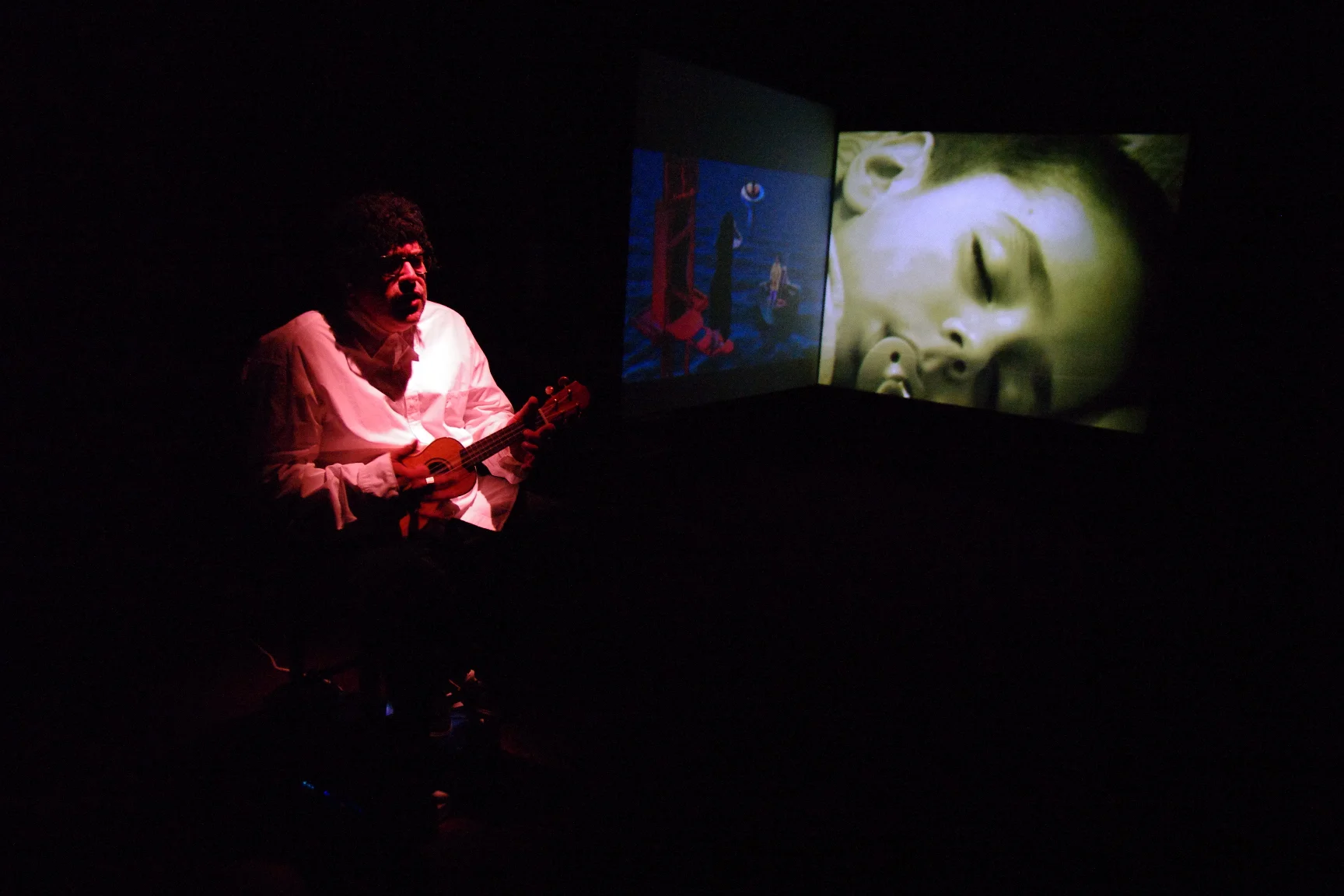  Uri Katzenstein, "Scale," 2010, performance. 