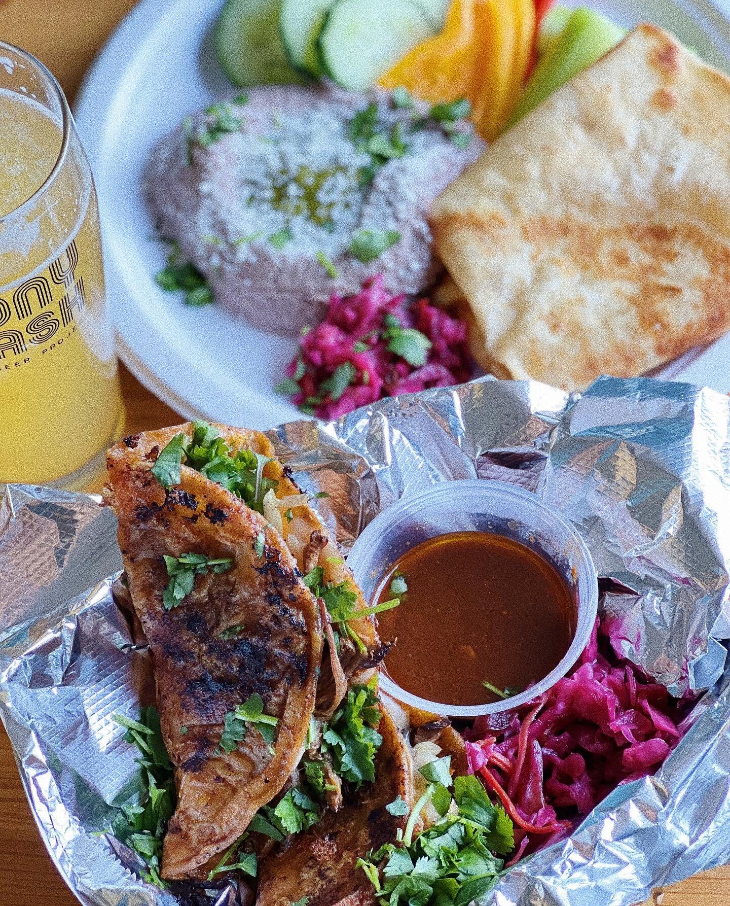 ☀️Treat yaself on this perfect Thursday 🔥

Taproom happy hour from 3-5PM 
$2 off drafts and 1/2 off flights 😎

All the food from @cdcuisine 🌮 

#todayat #zonymashbeerproject #zonymash #nolaeats #noladrinks #nolabreweries #brewery #happyhournola #☀