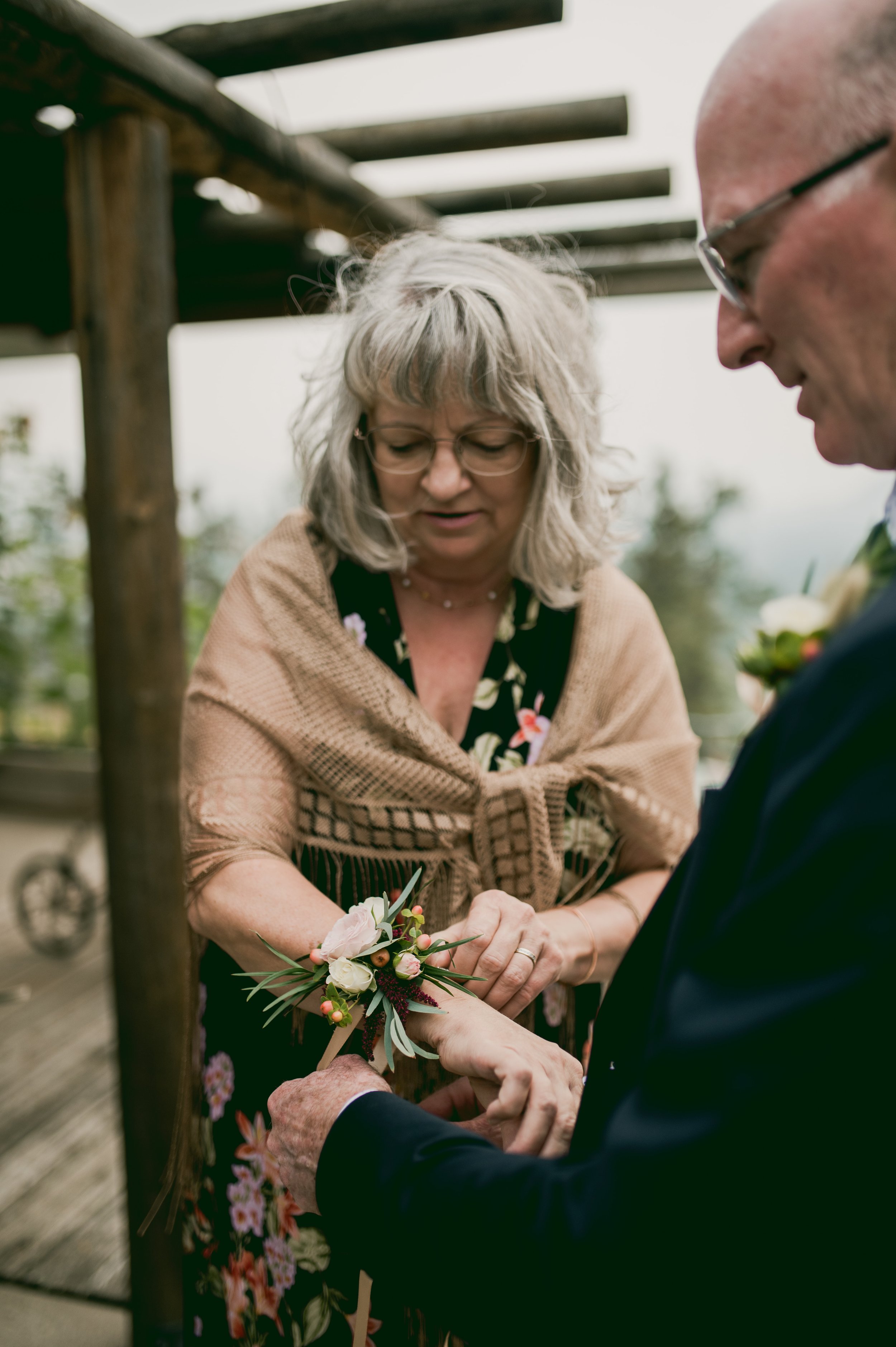 Mark + Emily-Getting Ready-132.jpg