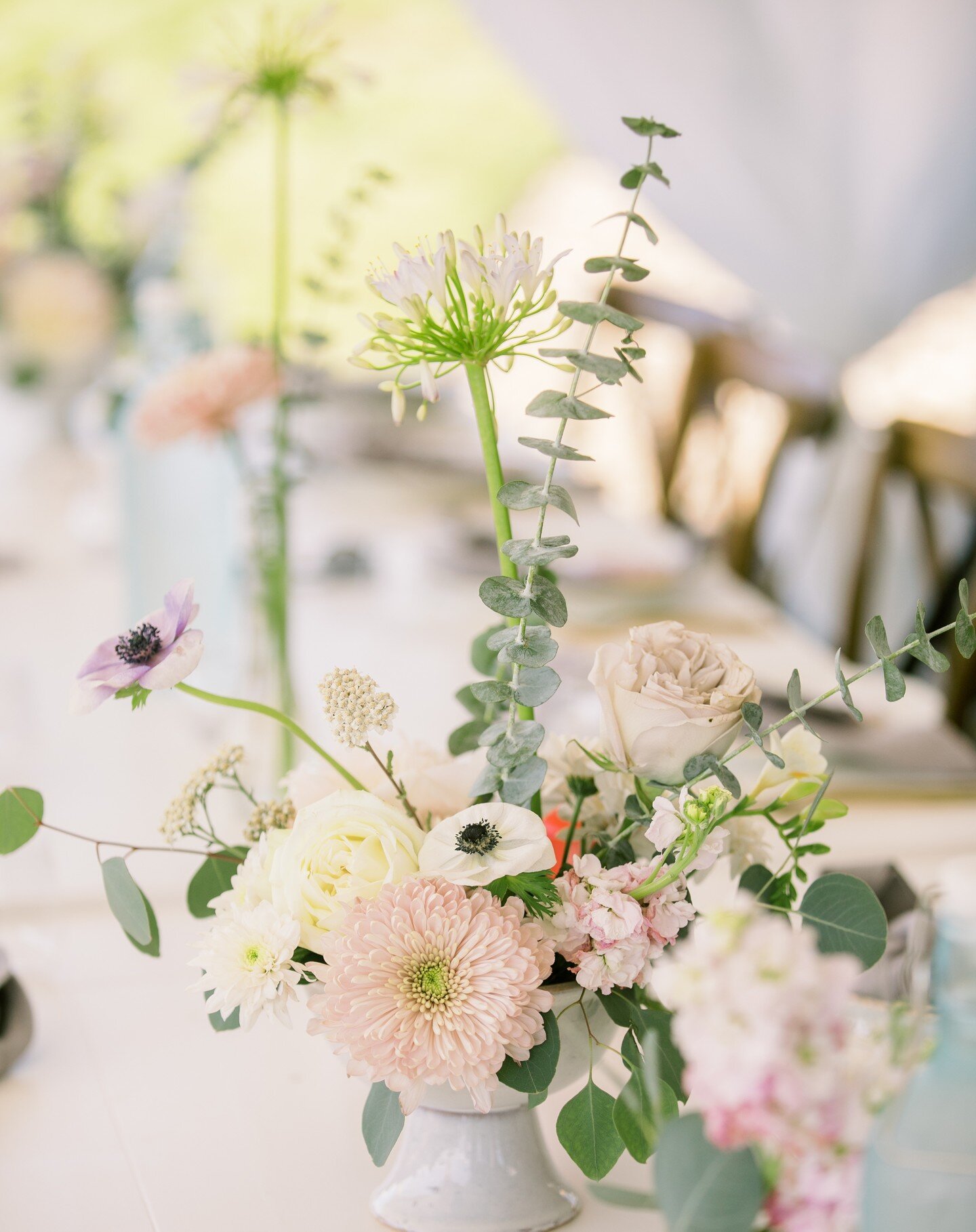 it was all about those beautiful peonies and anemones for the amazing R&amp;A 🥰

Bride 👰 @naynaybyday 
Photographer &ndash; @terynleephotos 
Officiant &ndash; @your_ceremony_by_alex 
Florist &ndash; @gemsandstems.eastside 
Coordinator &ndash; @bria