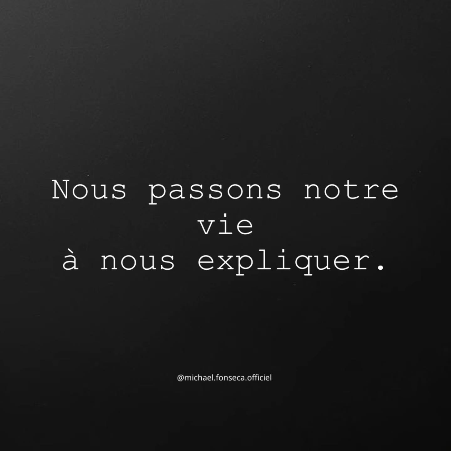 HEY ! 🌸 Lis &ccedil;a un instant, c'est important 🌸
L&rsquo;&ecirc;tre s&rsquo;ouvre quand il ose ressentir pleinement, sans faire de ce qu&rsquo;il traverse une identit&eacute;.

Ex : "Je suis triste" (identit&eacute;) Vs. "Je resse