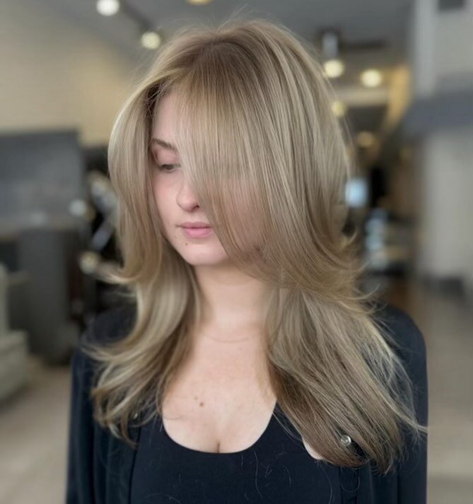 K A R I S S A ✨

Color + Style by @kerimcbridehair 

service - partial highlight, root melt, haircut

lightened - wella blondor

toned - redken shades eq

styled - kerastase
