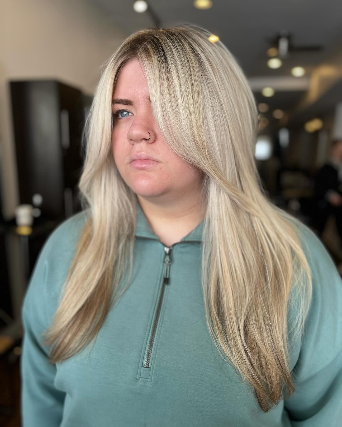 A D R I A N A ✨

Haircut by @carbar410 

#haircut #womanshaircut #longhair #longhairdontcare #longhairstyles #houseofclarity #houseofclarityphiladelphia #phillysalon #philadelphiasalon