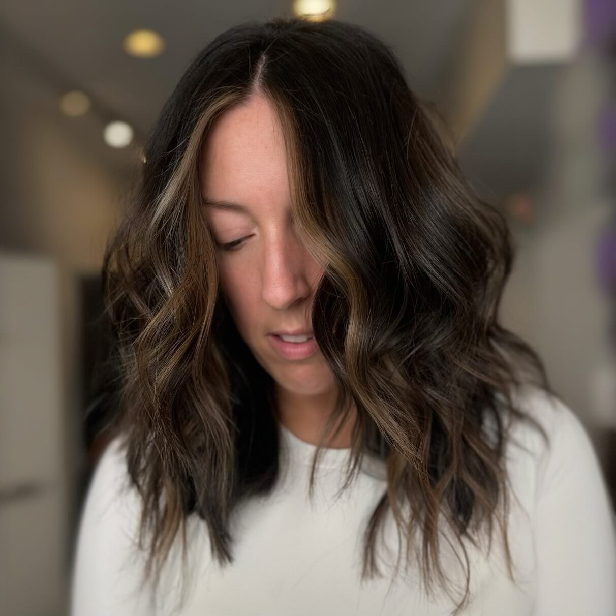 E R I N ✨

sister makeover by @kerimcbridehair 

service - highlight, lowlight, all over tone, haircut

lightened - loreal blonde studio 9 

lowlight - wella color touch 

toned - redken shades eq gloss

curled - bio ionic 1.25 long barrel 

styled -