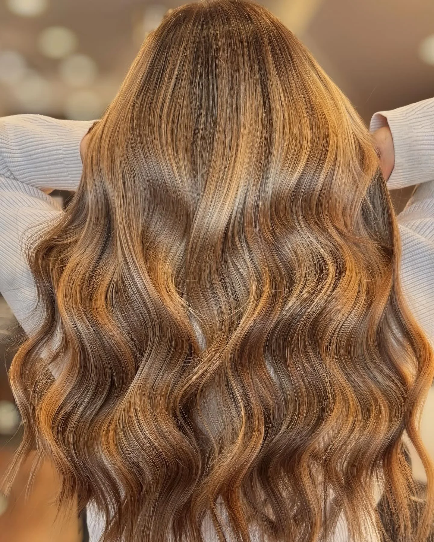 New hair, who this? Hand-tied extensions for flawless length + volume. Swipe to see the before! Glowup by @kerimcbridehair 

#handtiedextensions #hairtransformation #beforeandafter #houseofclarity #hair #hairphilly