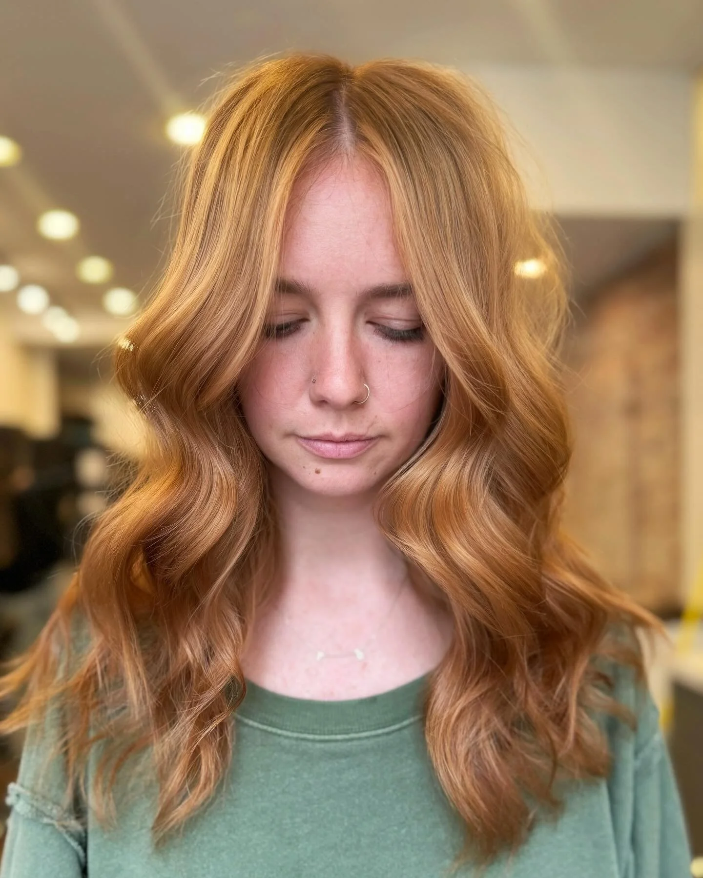 Effortless beauty, courtesy of @kerimcbridehair ! This natural red color paired with flawless waves for a look that&rsquo;s both timeless and trendy. Ready to glow? 🍁💇&zwj;♀️ 
&hellip;
#RedheadGlam #WavePerfection #SalonVibes #Houseofclarity #phill